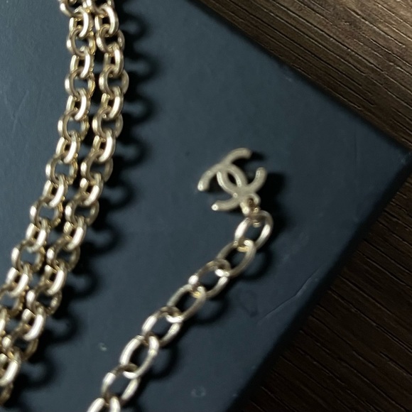 CHANEL-AUTHENTIC (PRELOVED) Gold Plated & Strass CC Pendant and Chain - Picture 3 of 16
